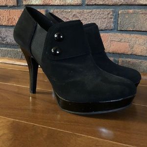 Black faux suede women’s ankle booties, size 9.